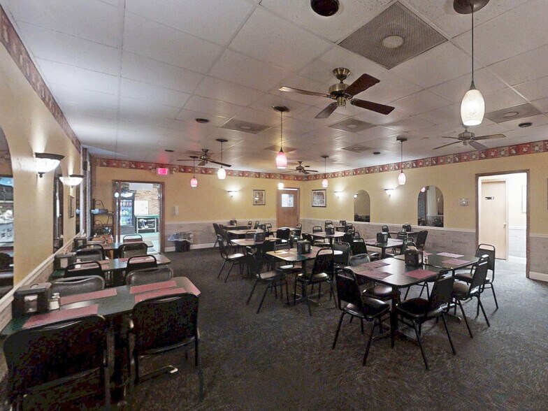 More Photos Of 137 Main St E, Girard Restaurant For Sale