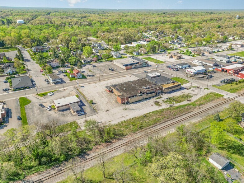 More Photos Of 3232 Central Ave, Lake Station Supermarket For Lease