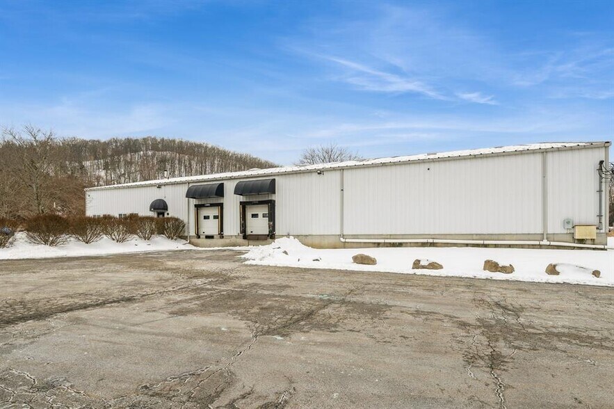 More Photos Of 41 Elkay Dr, Chester Warehouse For Lease