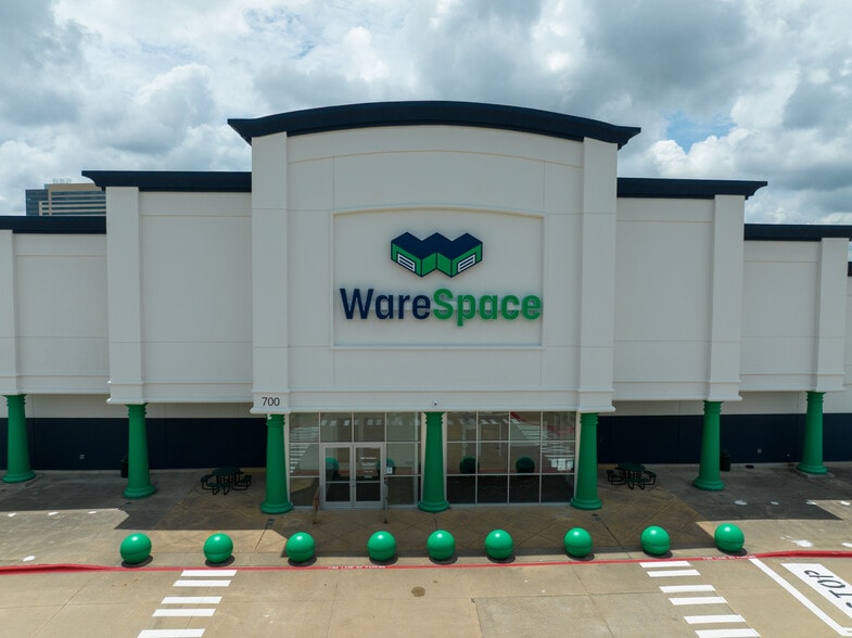 More Photos Of 700 E Plano Pky, Plano Warehouse For Lease