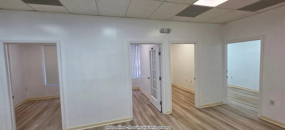 More Photos Of 7810 Kingspointe Pky, Orlando Warehouse For Lease