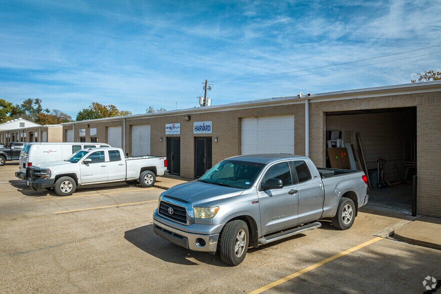 More Photos Of 6104 Milwee St, Houston Unknown For Lease