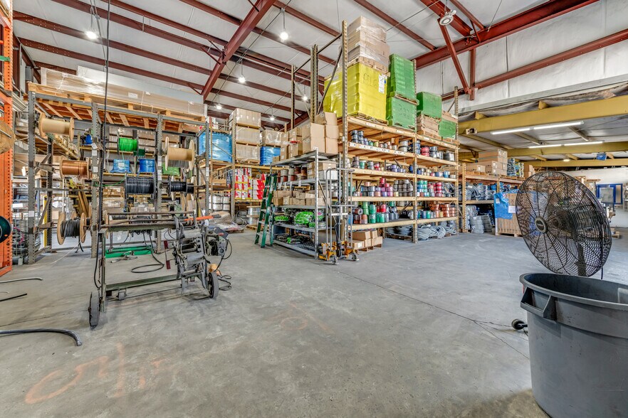 More Photos Of 809 Swift St, Daytona Beach Warehouse For Lease