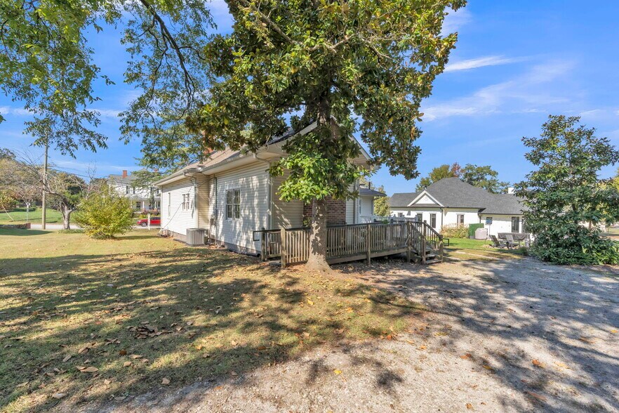 More Photos Of 408 N Main St, Greer Office For Sale