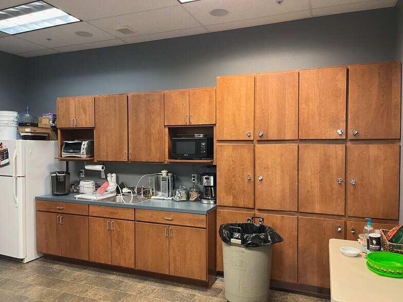 More Photos Of 6825 Burden Blvd, Pasco Medical For Sale