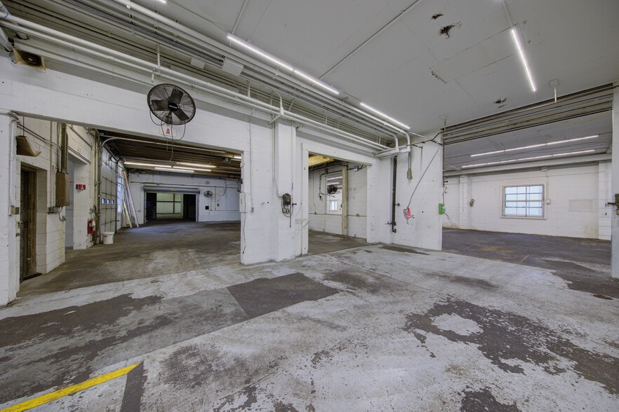 More Photos Of 180 Ushers Rd, Round Lake Warehouse For Sale