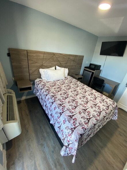 More Photos Of 921 E 8th St, Dallas Hotel For Sale