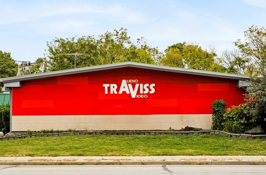 Primary Photo Of 4931 Douglas Ave, Des Moines General Retail For Sale