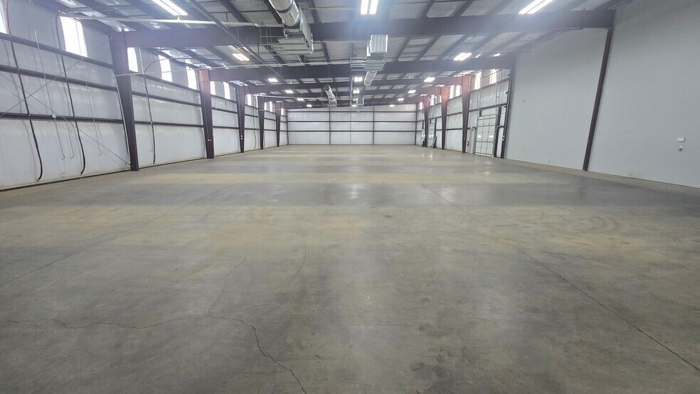 More Photos Of 129 Oakpark Dr, Mooresville Light Manufacturing For Lease