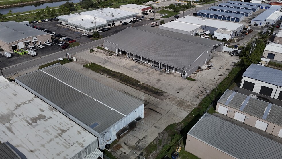 More Photos Of 313 Seaboard Ave, Venice Unknown For Lease