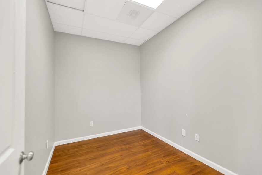 More Photos Of 9571 Laguna Springs Dr, Elk Grove Office For Lease