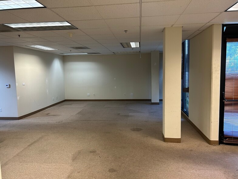 More Photos Of 417 E Huntington Dr, Monrovia Research And Development For Lease