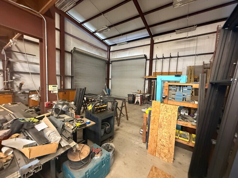 More Photos Of 1237 W Oaklawn Rd, Pleasanton Industrial For Lease