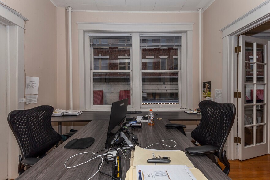 More Photos Of 3 N Court St, Frederick Office Residential For Lease