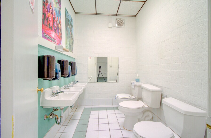 More Photos Of 1308 Wyoming St, Boulder City General Retail For Sale