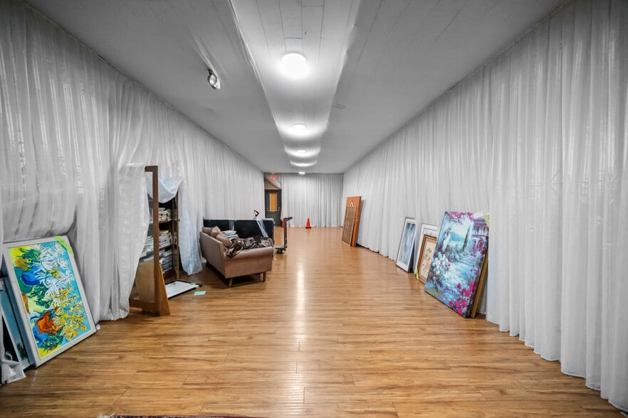 More Photos Of 45886 Wellington Ave, Chilliwack Hotel For Sale