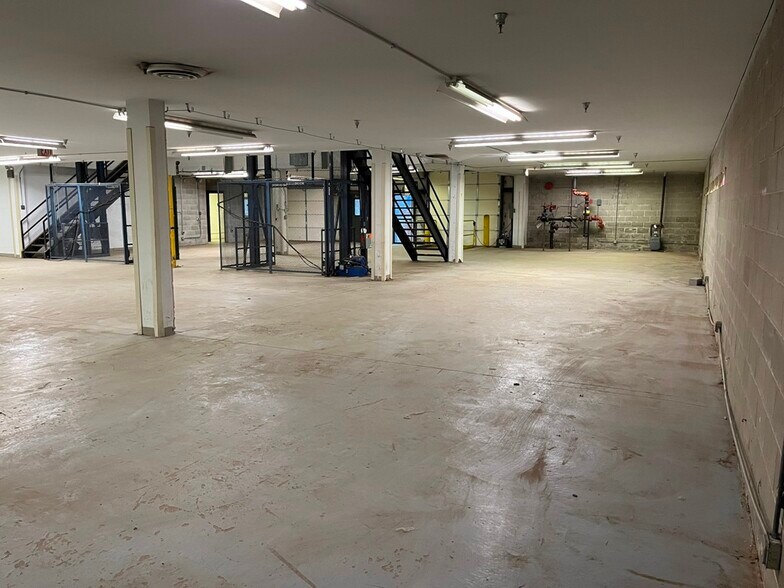 More Photos Of 822 W Wilson Ave, Chicago Warehouse For Sale