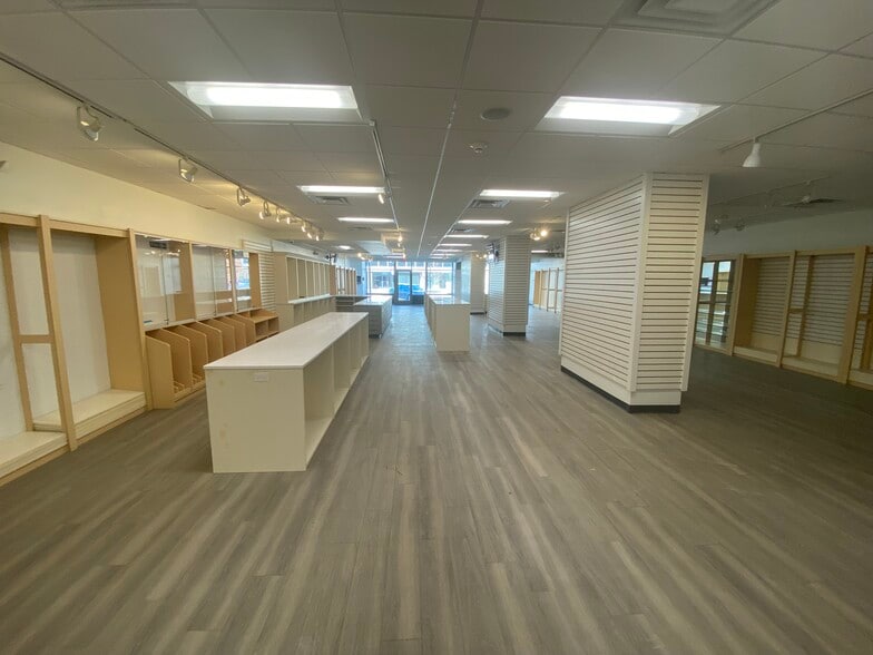 More Photos Of 52-60 LaSalle Rd, West Hartford Storefront Retail Office For Lease