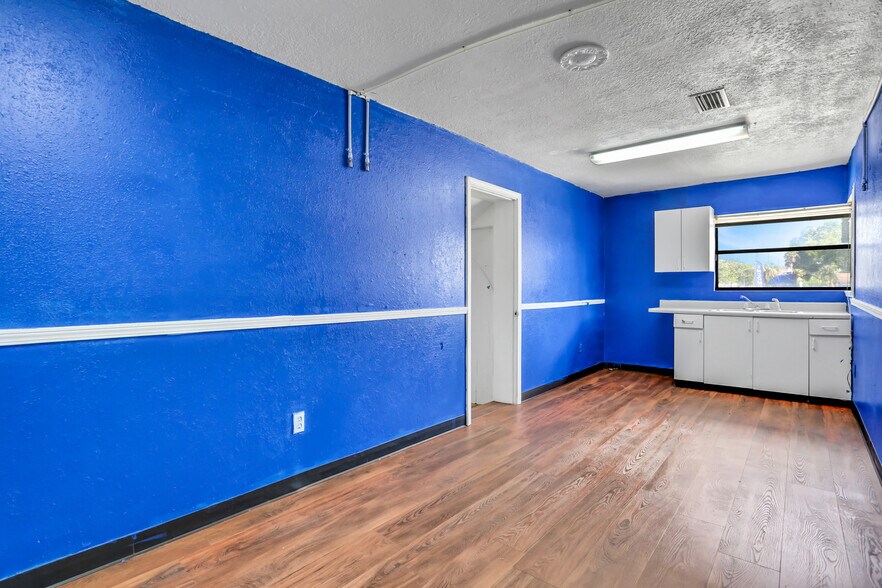 More Photos Of 6406 Merrill Rd, Jacksonville Office For Sale