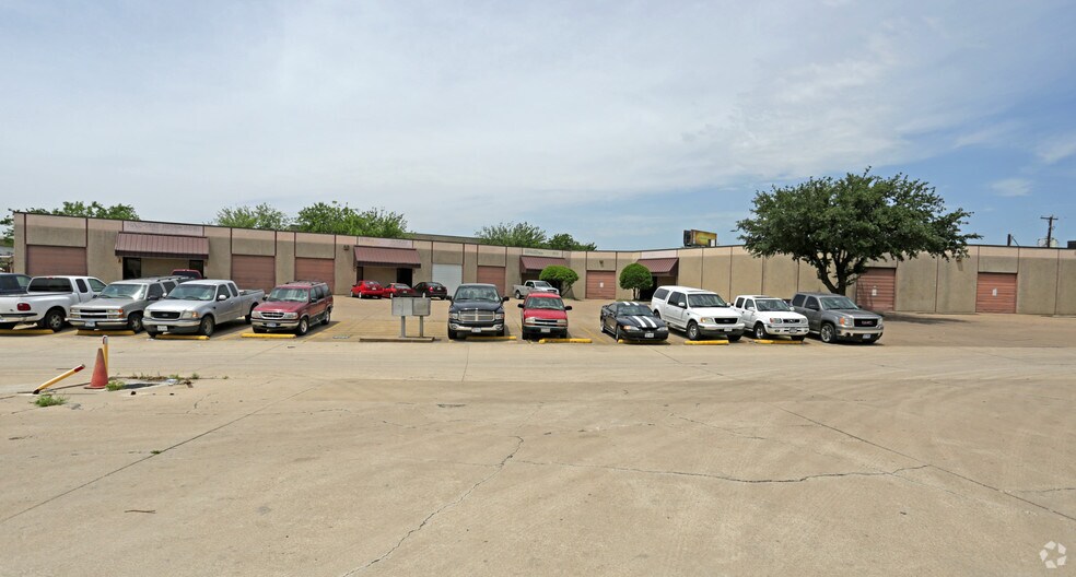 More Photos Of 1315 Colony Ct, Haltom City Distribution For Lease