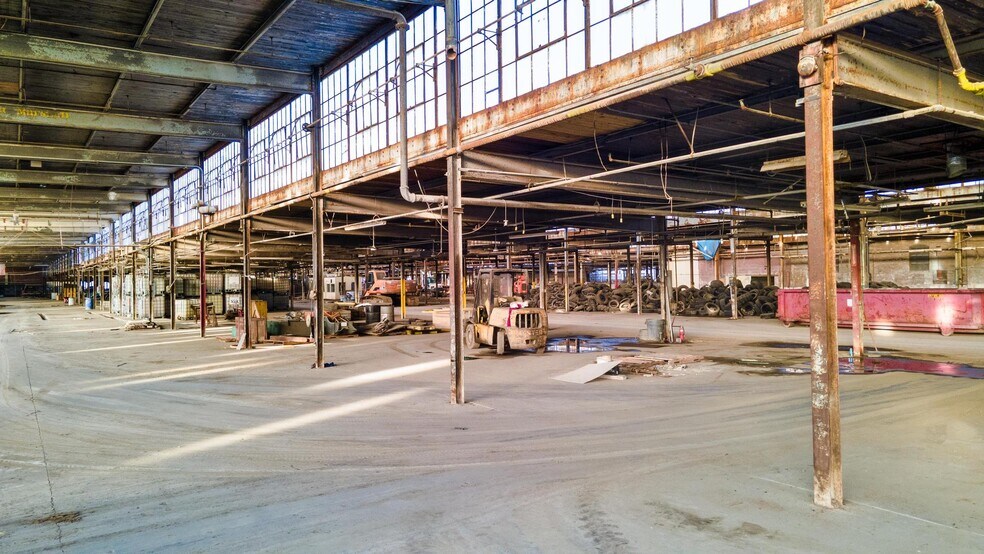 More Photos Of 1 Anna St, East Liverpool Unknown For Lease