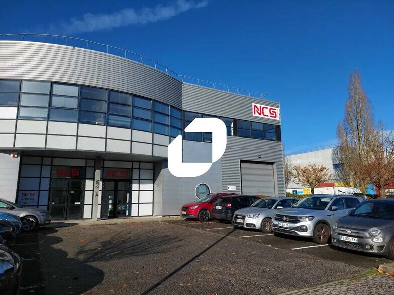 More Photos Of 3 Rue Du Groupe Manoukian, Élancourt Light Manufacturing For Lease