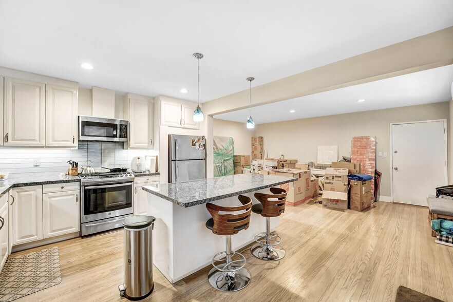 More Photos Of 14728 Magnolia Blvd, Sherman Oaks Apartments For Sale