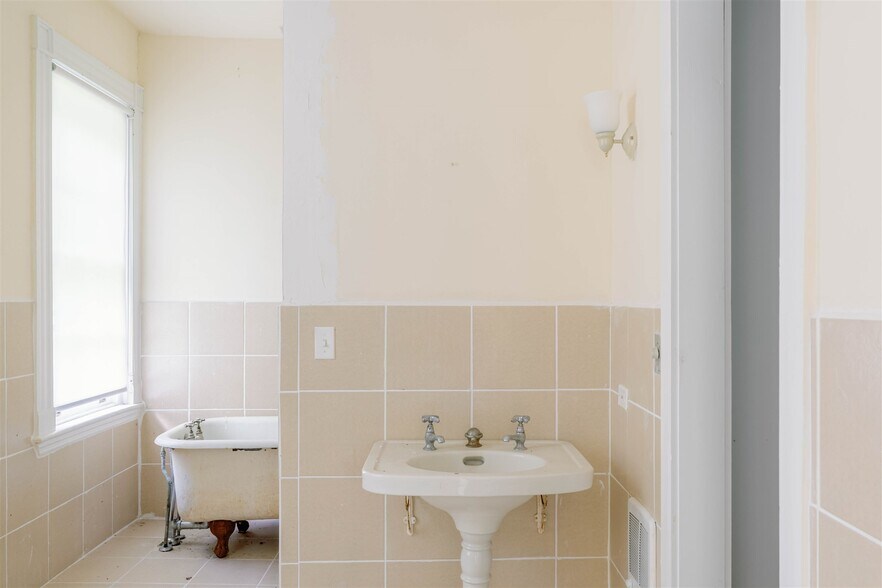 More Photos Of 37-60 Blackburn Rd, Selkirk Apartments For Sale
