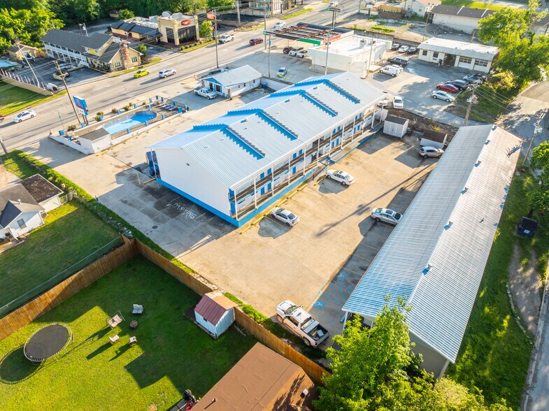 More Photos Of 1023 W Main St, Branson Hotel For Sale