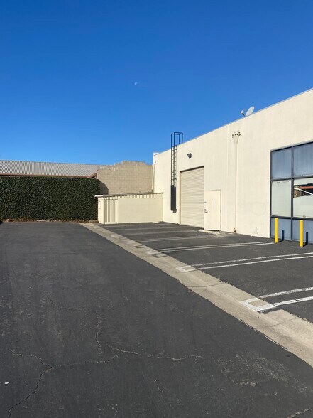 More Photos Of 760 W 16th St, Costa Mesa Warehouse For Lease