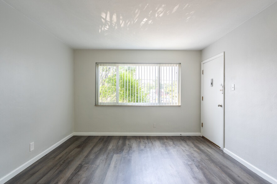 More Photos Of 1100 Indian Circle Dr, Olivette Apartments For Sale