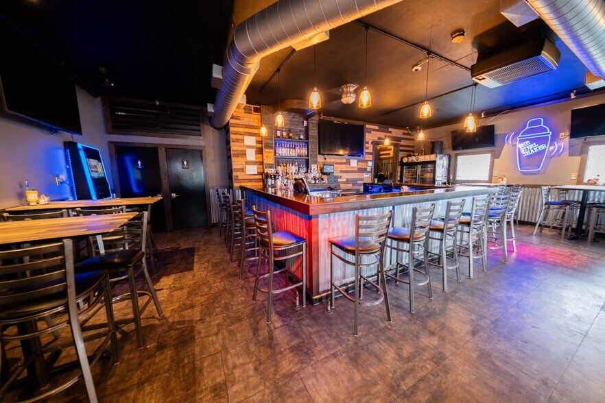 More Photos Of 870 4th Ave, Coraopolis Bar For Sale
