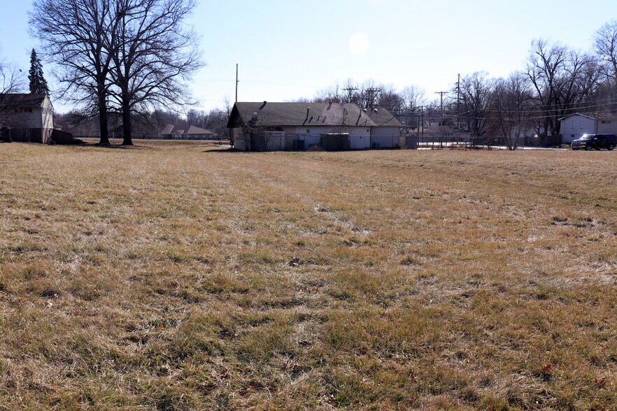 More Photos Of 12816 E 47th St S, Independence General Retail For Sale