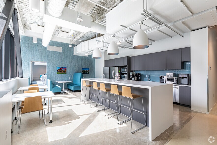 More Photos Of 428 Minnesota St, Saint Paul Office For Lease