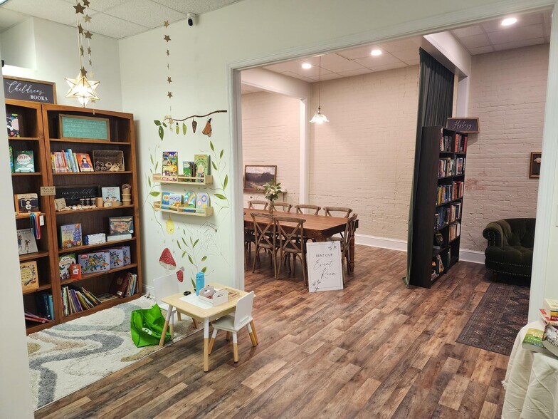 More Photos Of 301 S Collins St, Plant City General Retail For Sale