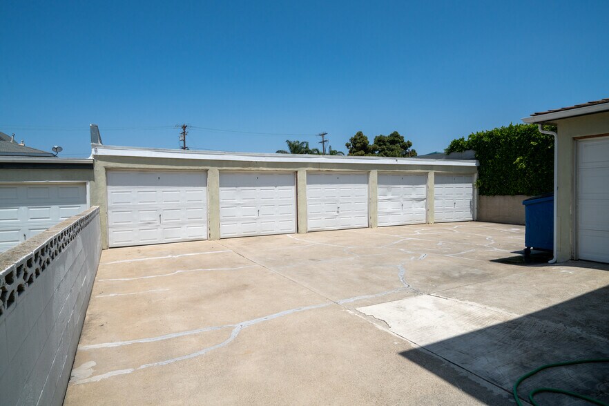 More Photos Of 731 Owen Dr, Huntington Beach Apartments For Sale