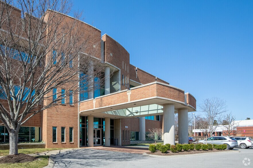 More Photos Of 1909 Mallory Ln, Franklin Medical For Lease