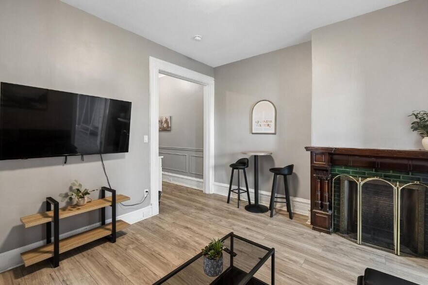 More Photos Of 1611 S Broad St, Philadelphia Specialty For Sale