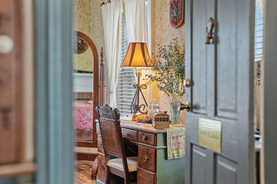 More Photos Of 209 Osborne St, Saint Marys Flex For Sale