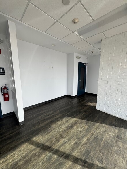 More Photos Of 4950-5020 W Dempster St, Skokie Unknown For Lease