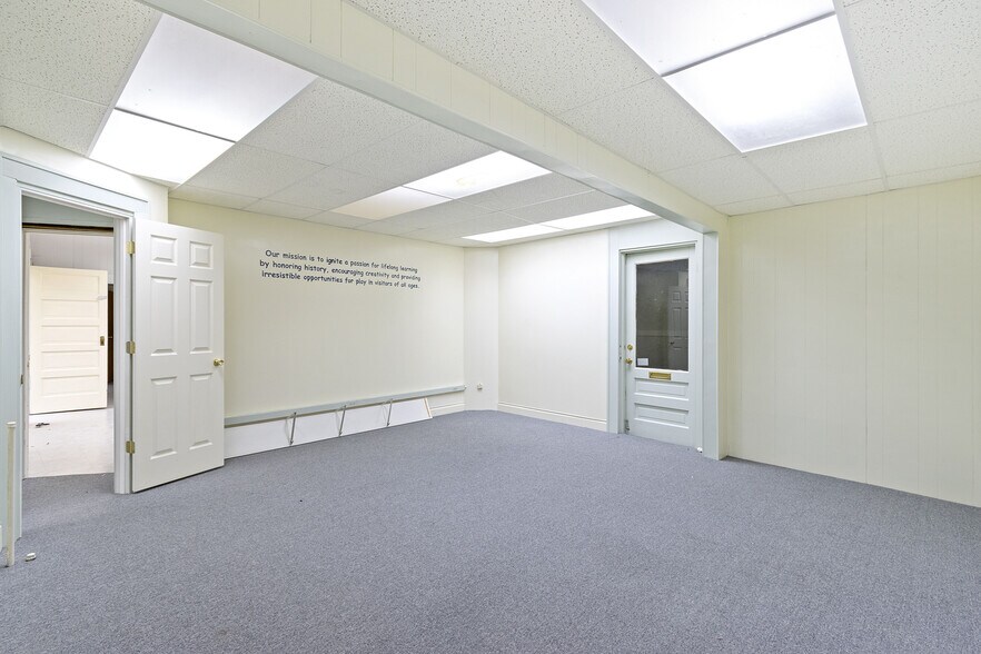 More Photos Of 307-309 Dewitt St, Portage Restaurant For Sale