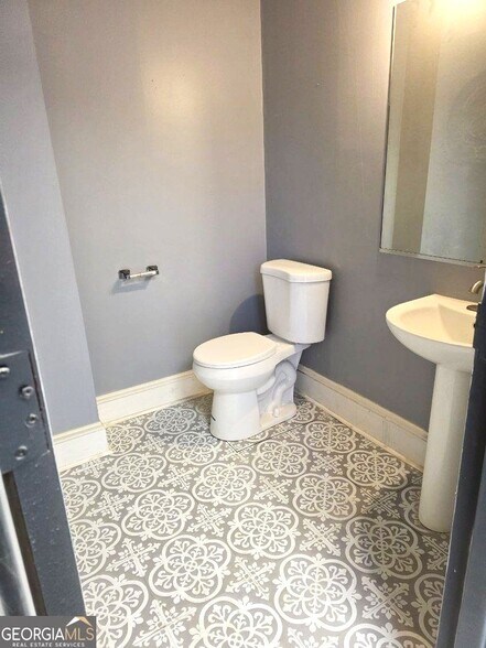 More Photos Of 1040 Irwin Bridge Rd NW, Conyers Light Distribution For Sale