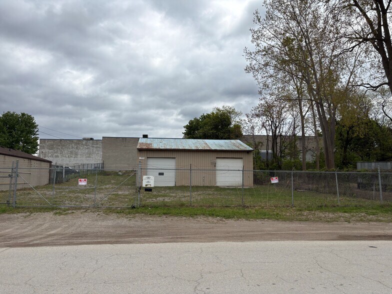 More Photos Of 3715 Russell St, Windsor Industrial For Sale