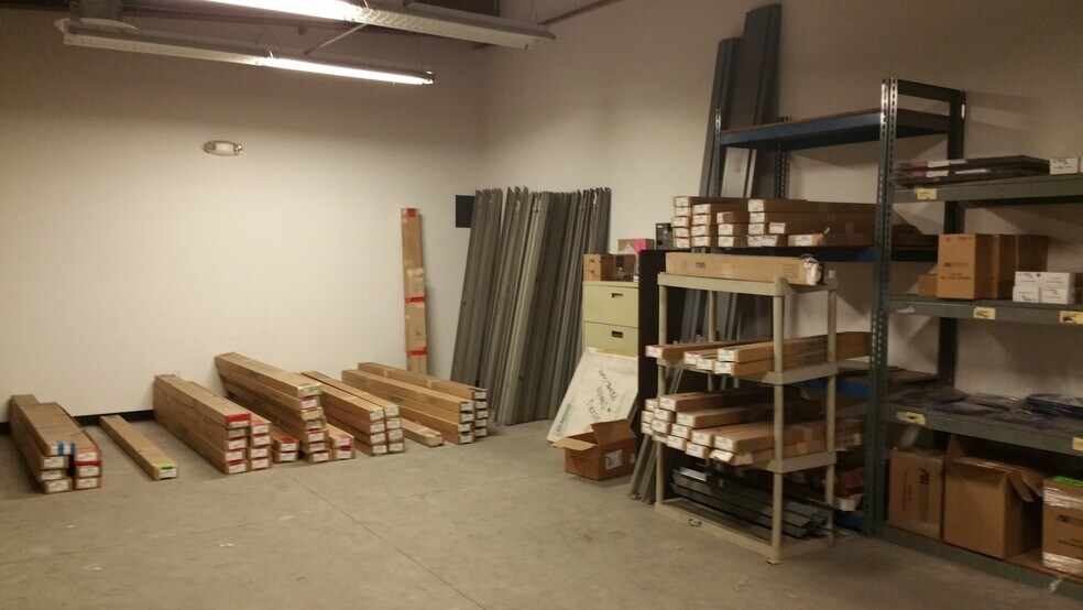 More Photos Of 3401 N Sillect Ave, Bakersfield Distribution For Lease
