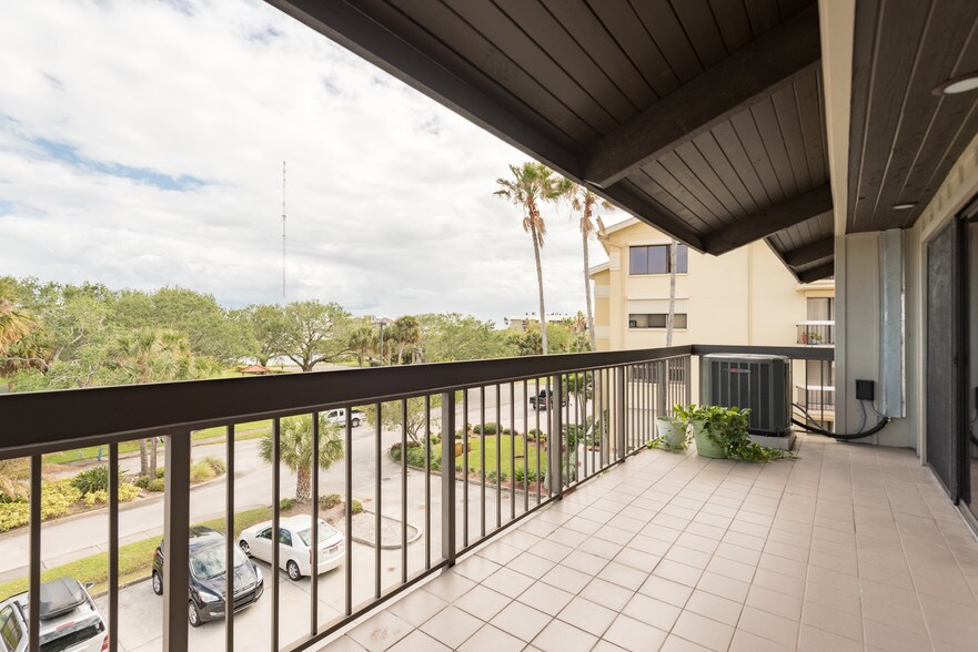 More Photos Of 2210 S Front St, Melbourne Office For Lease