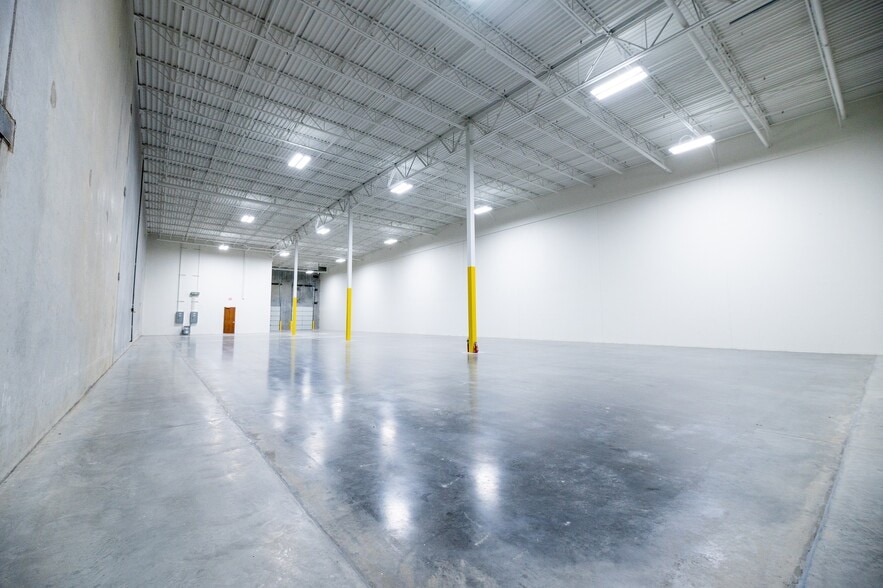 More Photos Of 8480 Esters Blvd, Irving Warehouse For Lease