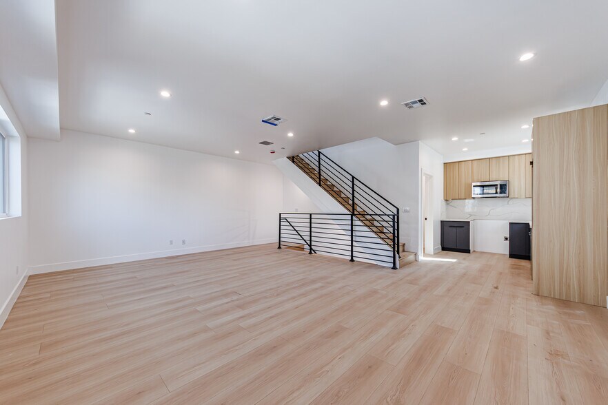 More Photos Of 5209 W 20th St, Los Angeles Multifamily For Sale