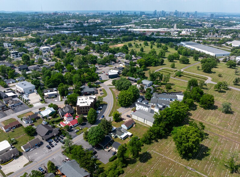 More Photos Of 420 E Iris Dr, Nashville Office For Sale