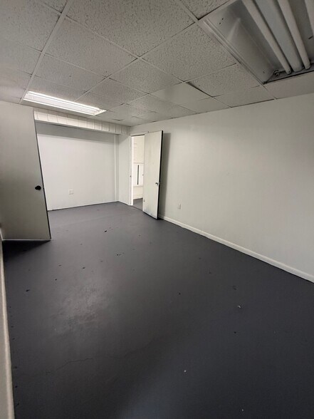 More Photos Of 14020 NW 19th Ave, Miami Warehouse For Sale