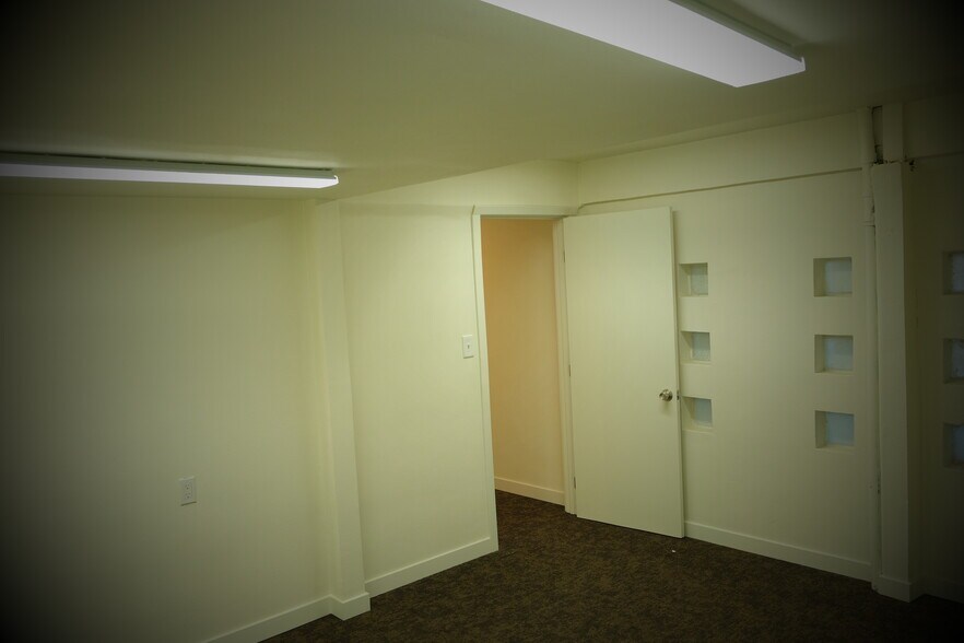 More Photos Of 906 N Alvarado St, Los Angeles Storefront Retail Office For Lease